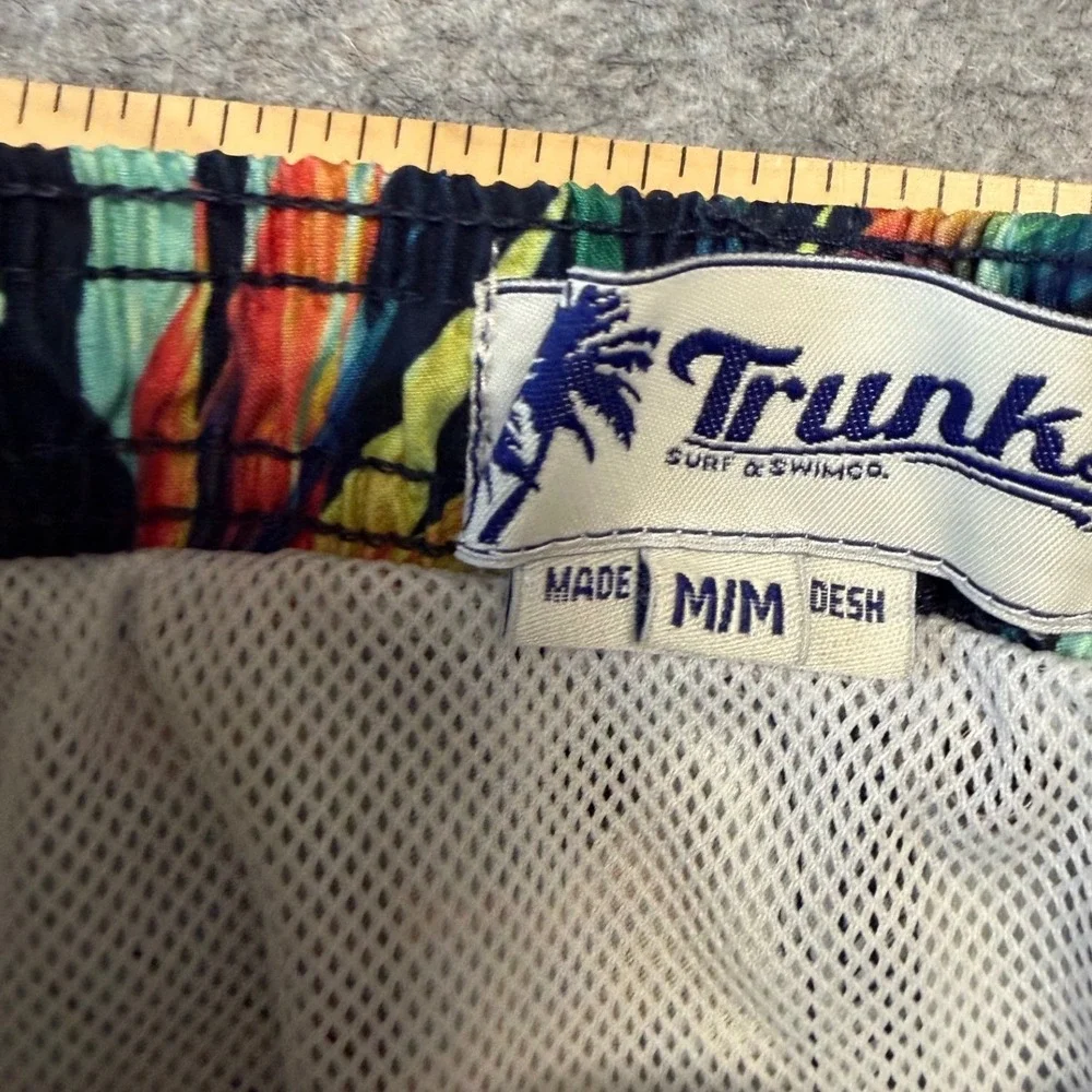 Trunks Surf & Swim Co Mens Medium Swim Trunks Navy Tropical Bird of Paradise